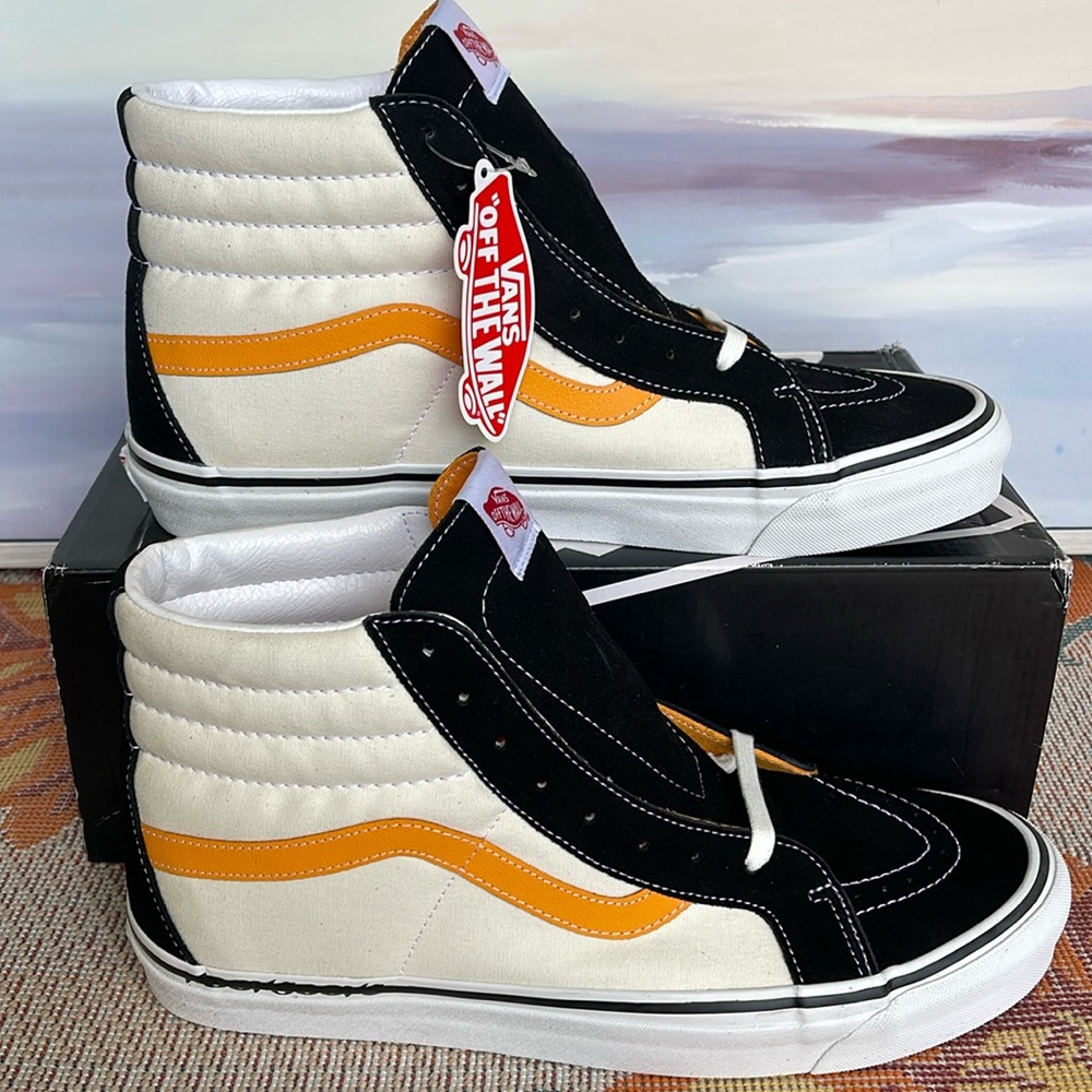 Vans Men’s Sk8-Hi 38 Dx
Noon Goons Black/Yellow/White 
VN0A5KRI05N
Sneakers